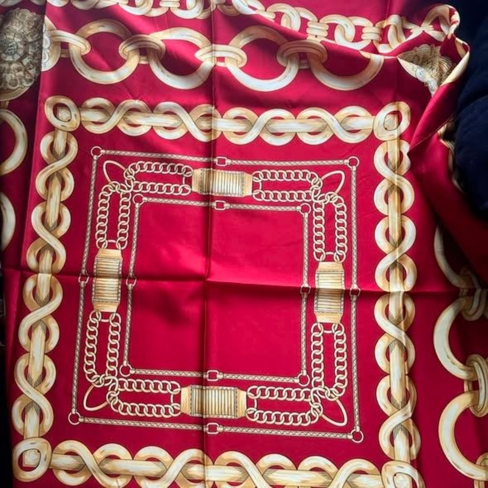 AVON Elegant Red Square Scarf Gold Chain Link Medallion Print NOS‎ Satin Finish
